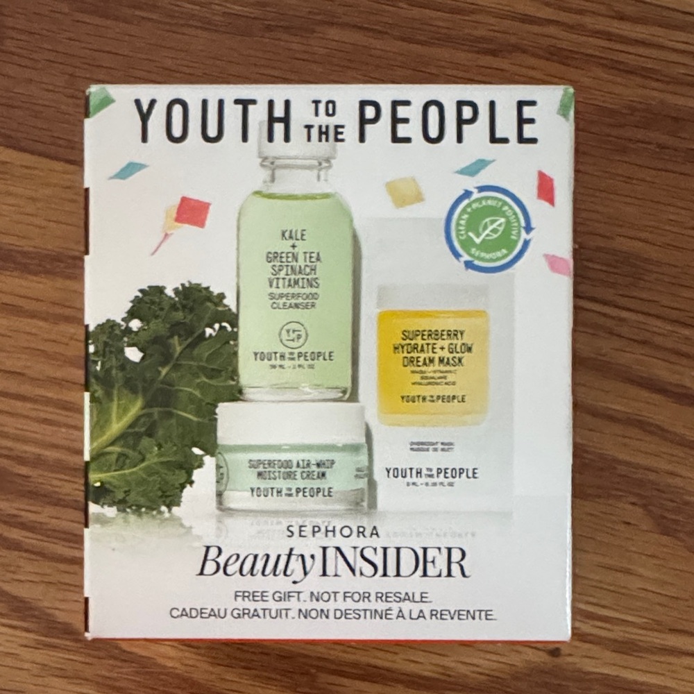 Nib new Youth to the People Skincare Set